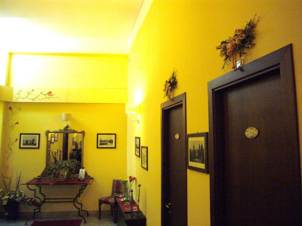 La Collegiata Guest House Catania Bagian luar foto